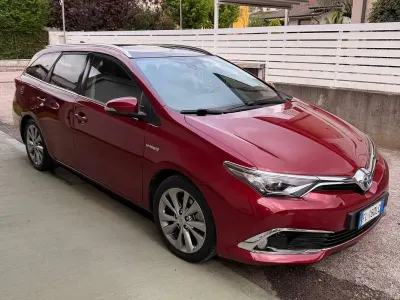 Begagnad Toyota Auris Hybrid