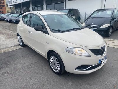 usata Lancia Ypsilon 1.2 69 CV 5 porte Silver