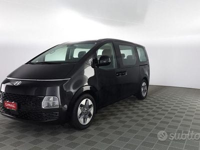 Usata Hyundai Staria 177 CV (130 kW) 2023 Abyss black Monovolume