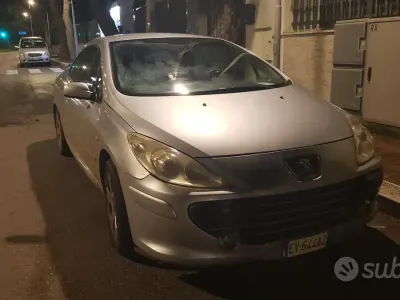 Usata Peugeot 307 CC 109 CV (80 kW) 2006 Grigio Cabrio