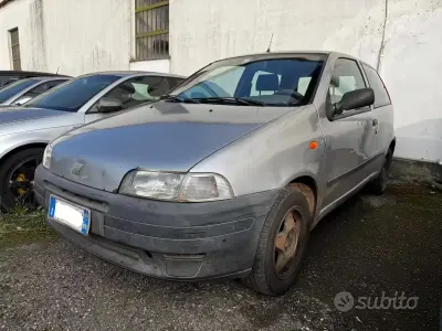 Brugt Fiat Punto Star 63 HK (46 kW) 1999 Grå Hatchback