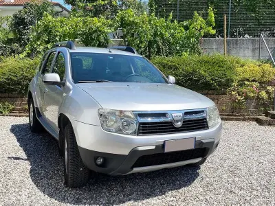 Usata Dacia Duster Lauréate 107 CV (78 kW) 2011 Argento SUV