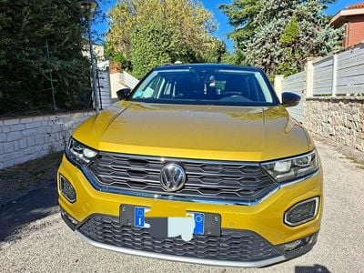Usata VW T-Roc Style 116 CV (85 kW) 2019 Oro SUV