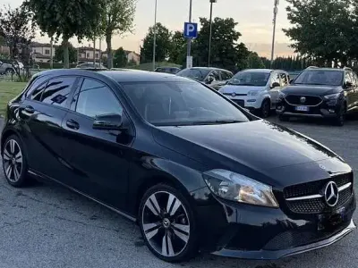 Usata Mercedes A180 109 CV (80 kW) 2018 Berlina