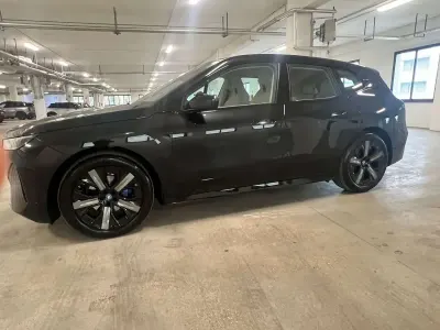 Begagnad BMW iX Comfort Edition 384 kW (523 HK) 2025 Svart SUV