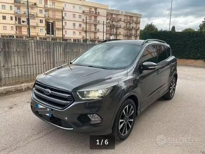 Usata Ford Kuga ST-Line 120 CV (88 kW) 2017 Grigio SUV