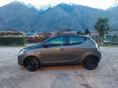 usata Lancia Ypsilon 1.2 69 CV 5 porte S Momodesign