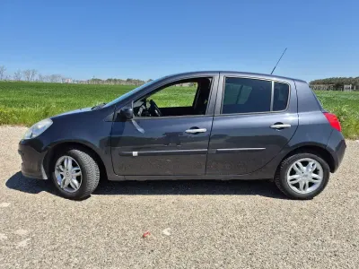 Usata Renault Clio II LE 86 CV (63 kW) 2007 Grigio Berlina