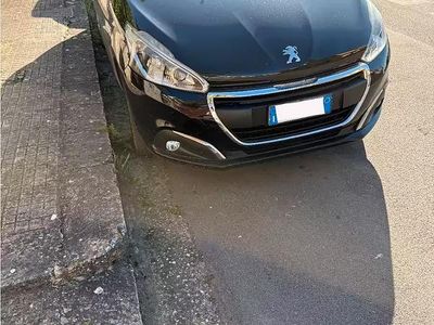 Usata Peugeot 208 75 CV (55 kW) 2016 Nero Utilitaria