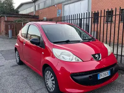 Usata Peugeot 107 68 CV (50 kW) 2007 Rosso Utilitaria