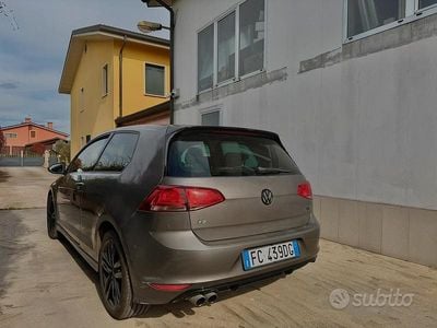 Usata VW Golf VII R-line 140 CV (102 kW) 2015 Grigio Berlina