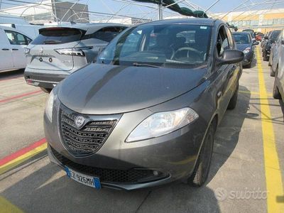 Usata Lancia Ypsilon 85 CV (62 kW) 2015 Grigio Utilitaria
