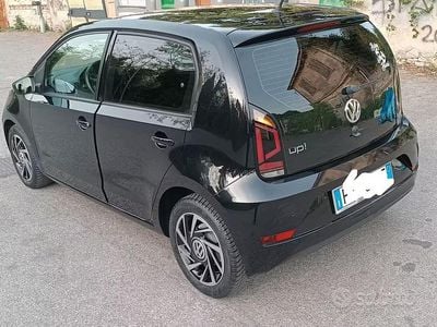 Begagnad VW up! Highline 75 HK (55 kW) 2019 Svart Halvkombi