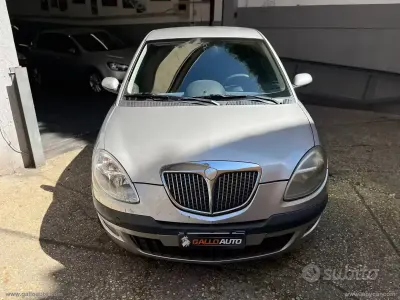 Gebraucht Lancia Ypsilon 80 PS (58 kW) 2004 Silber Kleinwagen