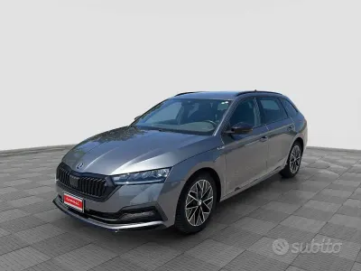 Usata Skoda Octavia SportLine 150 CV (110 kW) 2023 Grigio graphite Station wagon