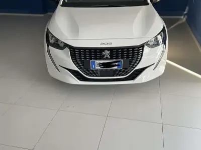Gebraucht Peugeot 208 Allure 101 PS (74 kW) 2023 Kleinwagen