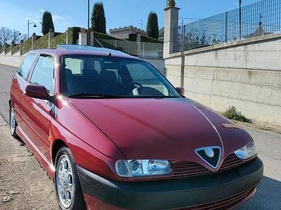 Occasion Alfa Romeo 145 Quadrifoglio 204 ch (150 kW) 1996 Rouge Citadine