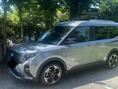 Usata Ford Tourneo Courier Active 125 CV (91 kW) 2025 Grigio Monovolume