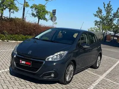 Usata Peugeot 208 Allure 82 CV (60 kW) 2018 Nero Utilitaria