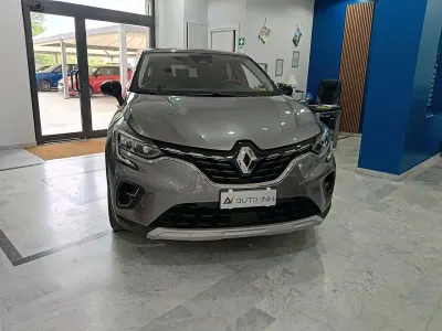 Usata Renault Captur Techno 91 CV (66 kW) 2024 Grigio/nero SUV