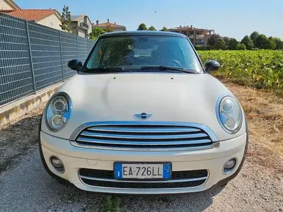 Usata Mini Cooper D 112 CV (82 kW) 2010 Utilitaria