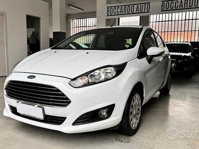 Begagnad Ford Fiesta Titanium 75 HK (55 kW) 2014 Vit Halvkombi