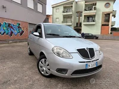 Gebraucht Lancia Ypsilon 75 PS (55 kW) 2008 Grau Kleinwagen