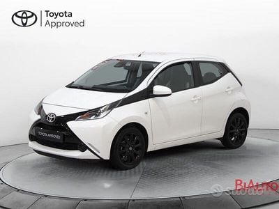 Usata Toyota Aygo X-play 69 CV (50 kW) 2017 Bianco Utilitaria