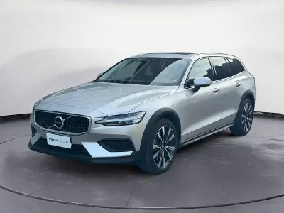 Usata Volvo V60 CC Business Edition 250 CV (183 kW) 2021 Grigio Station wagon