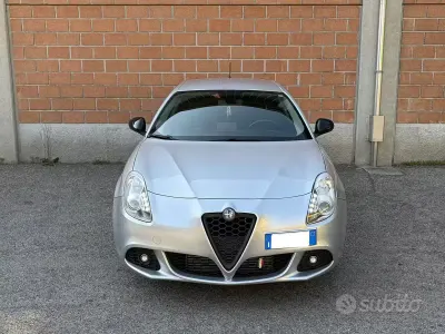 Usata Alfa Romeo Giulietta 82 CV (60 kW) 2011 Grigio Utilitaria