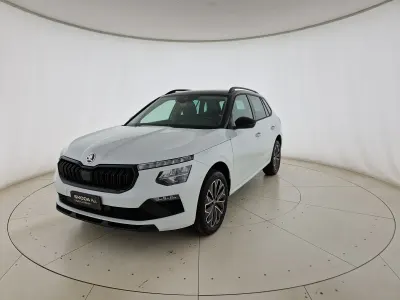 Nuova Skoda Kamiq 115 CV (84 kW) 2026 Bianco luna metallizzato nero tulipano p SUV
