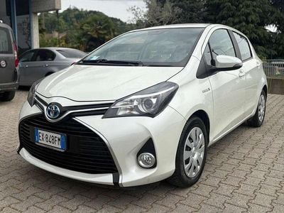 Usata Toyota Yaris Hybrid Active 75 CV (55 kW) 2014 Bianco Berlina