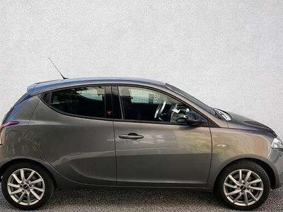 Usata Lancia Ypsilon 86 CV (63 kW) 2014 Grigio Utilitaria
