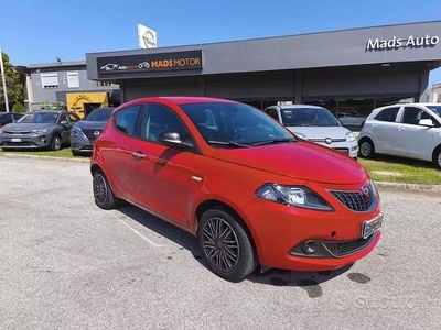 Begagnad Lancia Ypsilon S 69 HK (50 kW) 2022 Vit Halvkombi