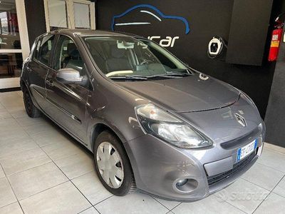 Usata Renault Clio II Luxe 100 CV (73 kW) 2011 Grigio Berlina