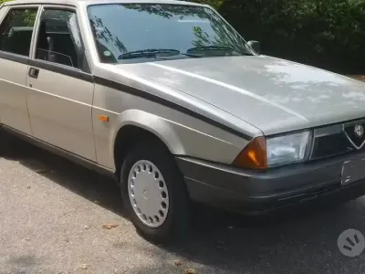 Usata Alfa Romeo 75 110 CV (80 kW) 1989 Grigio Berlina