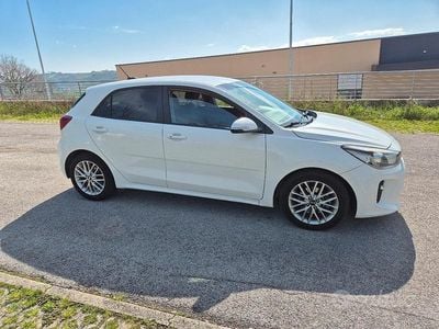 Usata Kia Rio 90 CV (66 kW) 2017 Bianco Berlina