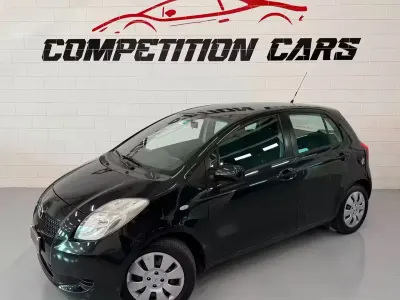 Usata Toyota Yaris Sol 87 CV (63 kW) 2006 Argento Berlina