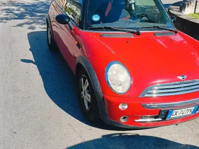 Begagnad Mini Cooper 116 HK (85 kW) 2006 Röd Halvkombi