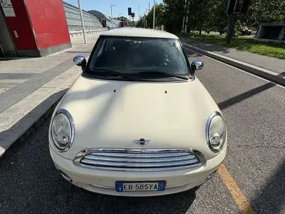 Usata Mini ONE 98 CV (72 kW) 2010 Utilitaria
