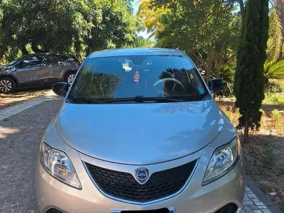 Usata Lancia Ypsilon 95 CV (69 kW) 2018 Grigio Utilitaria