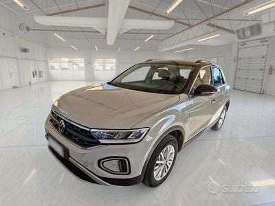 Usata VW T-Roc Life 116 CV (85 kW) 2022 Grigio SUV