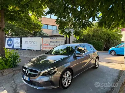 Usata Mercedes A180 109 CV (80 kW) 2018 Grigio Berlina