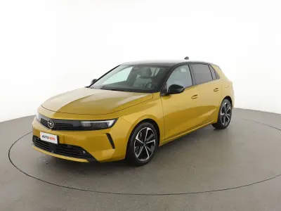 Usata Opel Astra Elegance 181 CV (133 kW) 2024 Oro Utilitaria