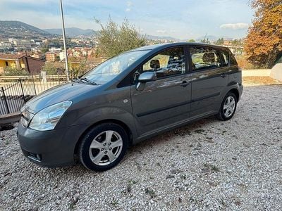 Usata Toyota Corolla Verso 2006 Grigio Monovolume