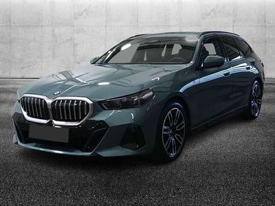 Usata BMW 520 M Sport 197 CV (144 kW) 2024 Verde metallizzato Station wagon