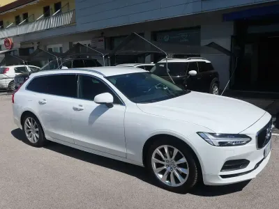 Gebraucht Volvo V90 Momentum 190 PS (139 kW) 2020 Weiß Kombi