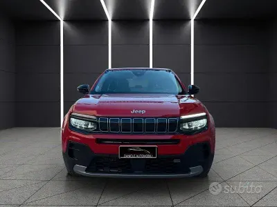 Begagnad Jeep Avenger Altitude 101 HK (74 kW) 2023 Röd SUV