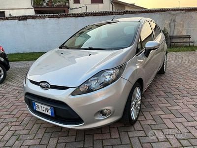 Usata Ford Fiesta Business Edition 97 CV (71 kW) 2013 Grigio Utilitaria