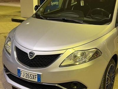 Usata Lancia Ypsilon 95 CV (69 kW) 2017 Grigio Utilitaria